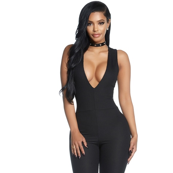 Sleeveless Capri Jumpsuit Plunging V Neckline - Picture 3 of 6